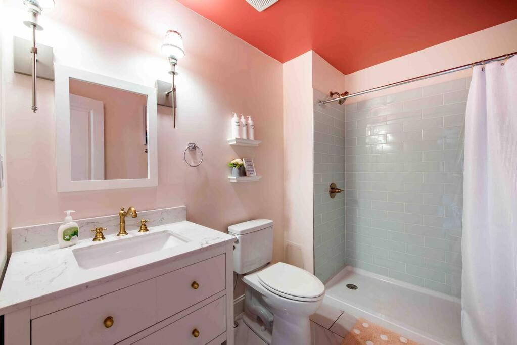 Blush And Bashful Germantown Two Bedroom Apartment Louisville Eksteriør billede