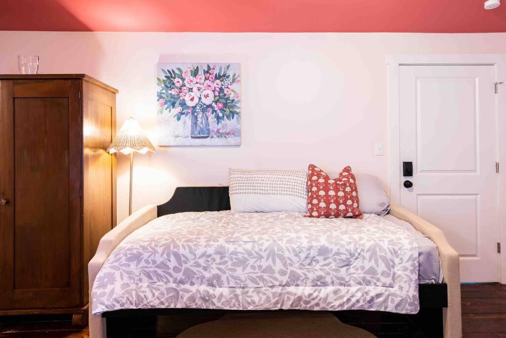 Blush And Bashful Germantown Two Bedroom Apartment Louisville Eksteriør billede