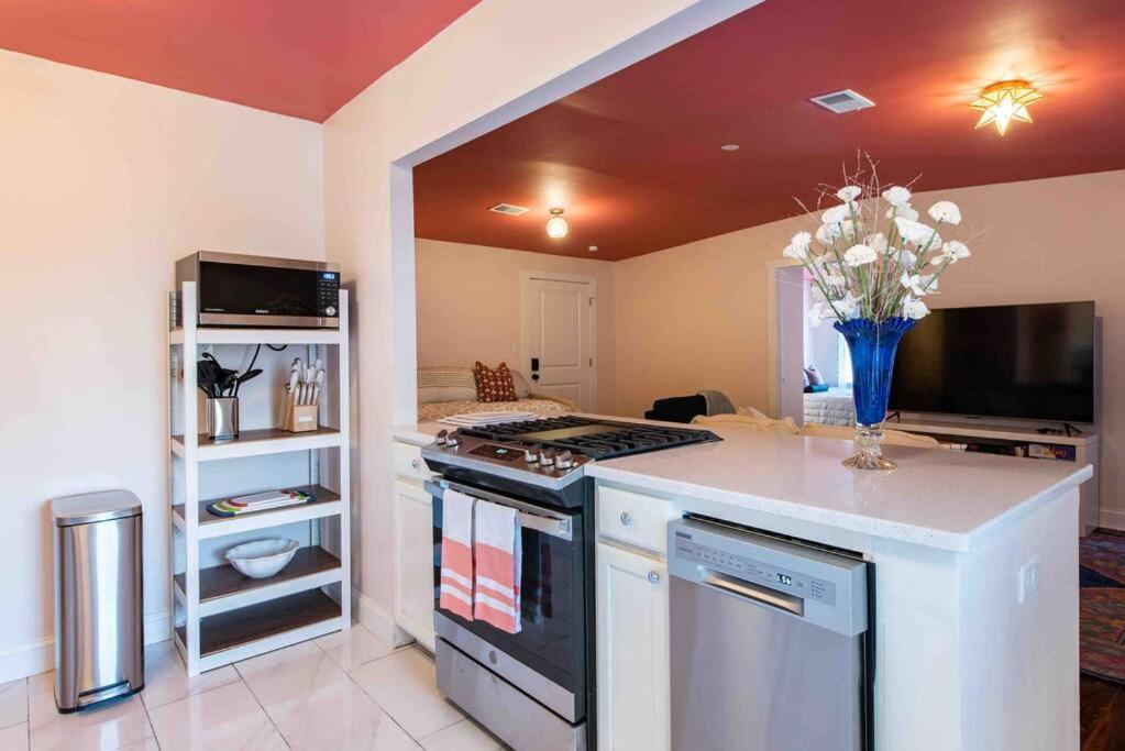 Blush And Bashful Germantown Two Bedroom Apartment Louisville Eksteriør billede