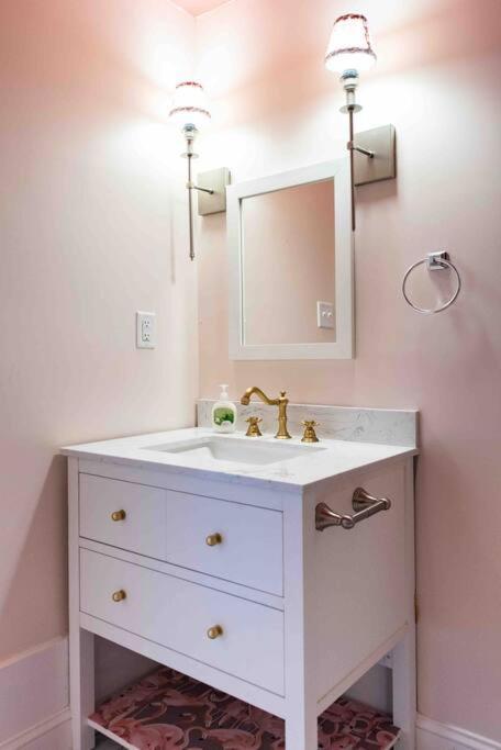 Blush And Bashful Germantown Two Bedroom Apartment Louisville Eksteriør billede